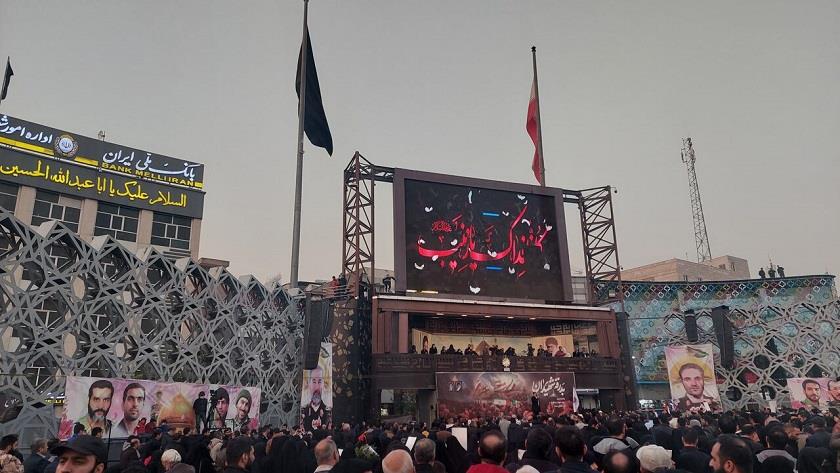 Iranpress: Iranians bid farewell to shrine defender martyrs