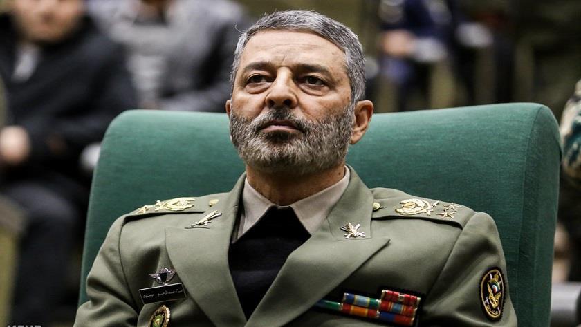 Iranpress: Top Cmdr: Iranian army trains all forces skilled, ready