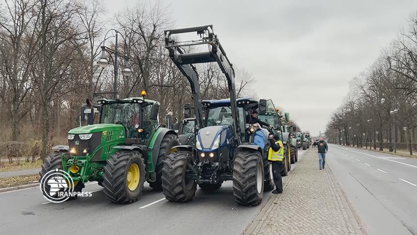 Iranpress: German farmers protest against budget contraction policy 