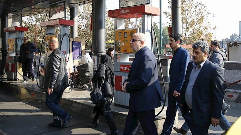 Iranpress: Minister visits Tehran gas stations following disruption