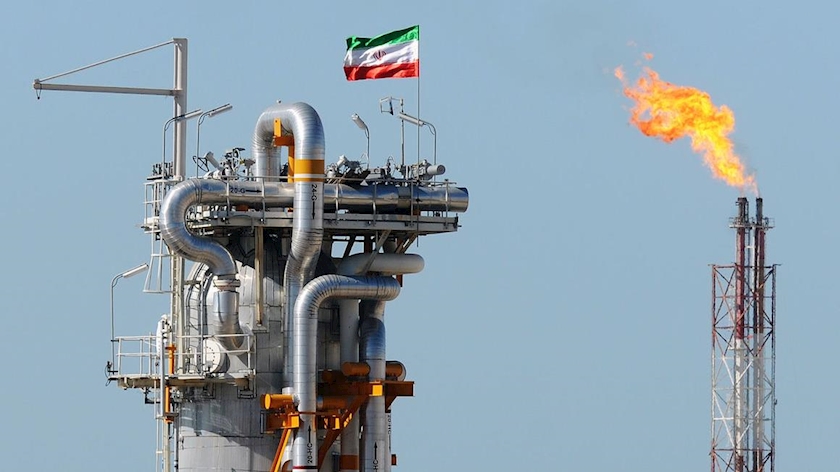 Iranpress: Iran seeks self-sufficiency of sanctioned oil industry